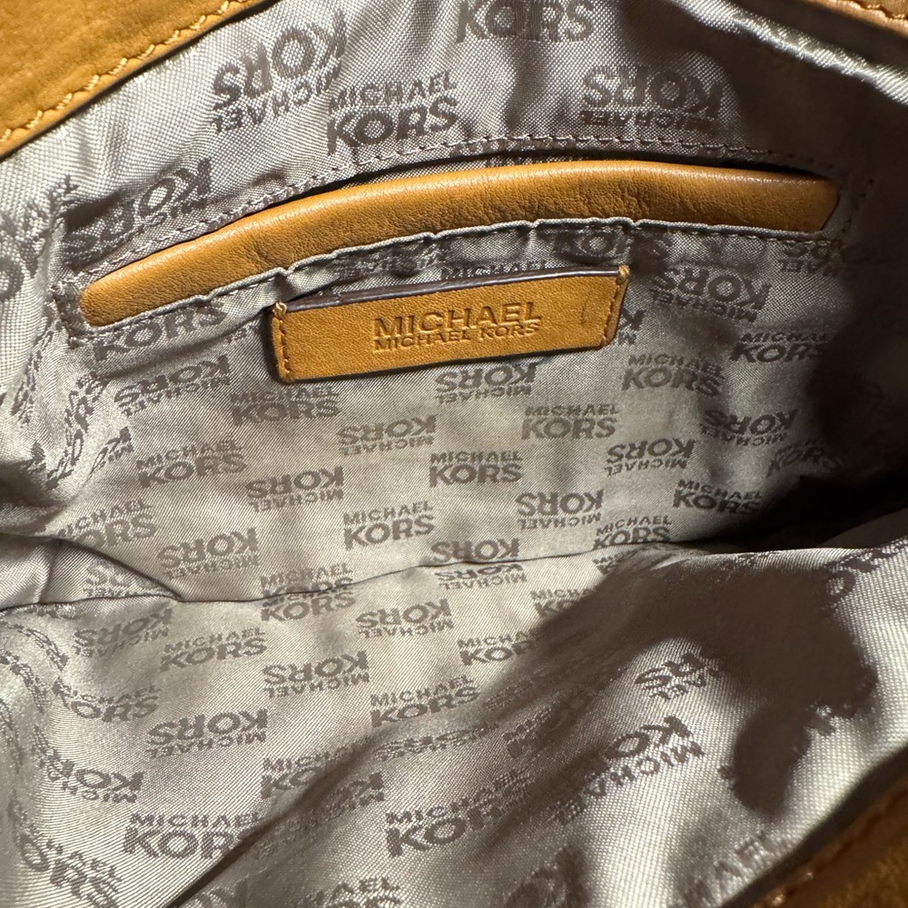 Michael Kors Y2K Astor Grommet Bag with Tassel Accent - Picture 3 of 5